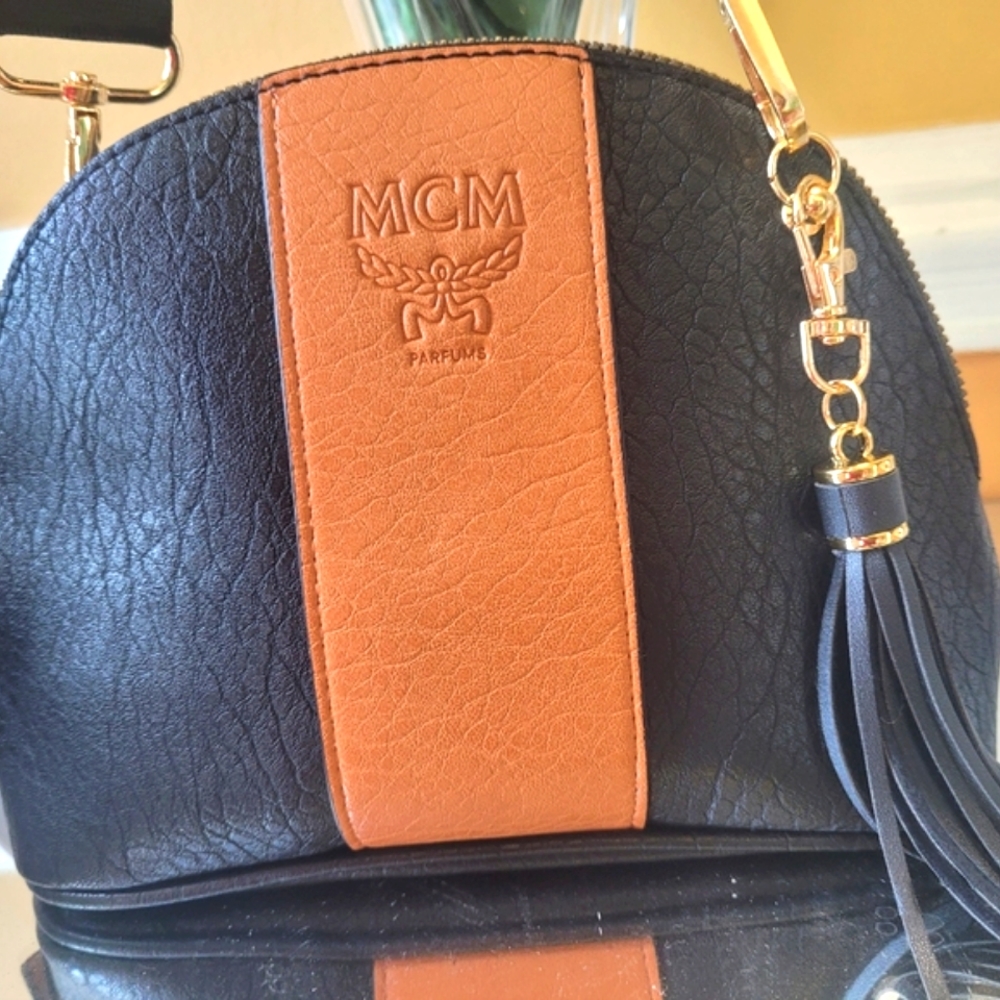 MCM pouch converted in to shoulder bag or cross body - Picture 10 of 16